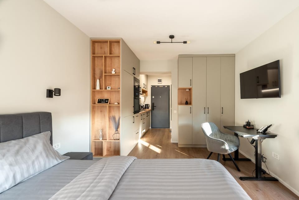 Bed, TV and multimedia, Photo of the whole room, Bedroom, hair dresser, wardrobe