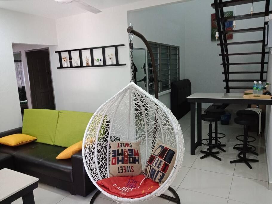 AVENUE HOMESTAY 5 Room 4 Toilet 4 MINUTES TO TOWER House in Perak Tengah District