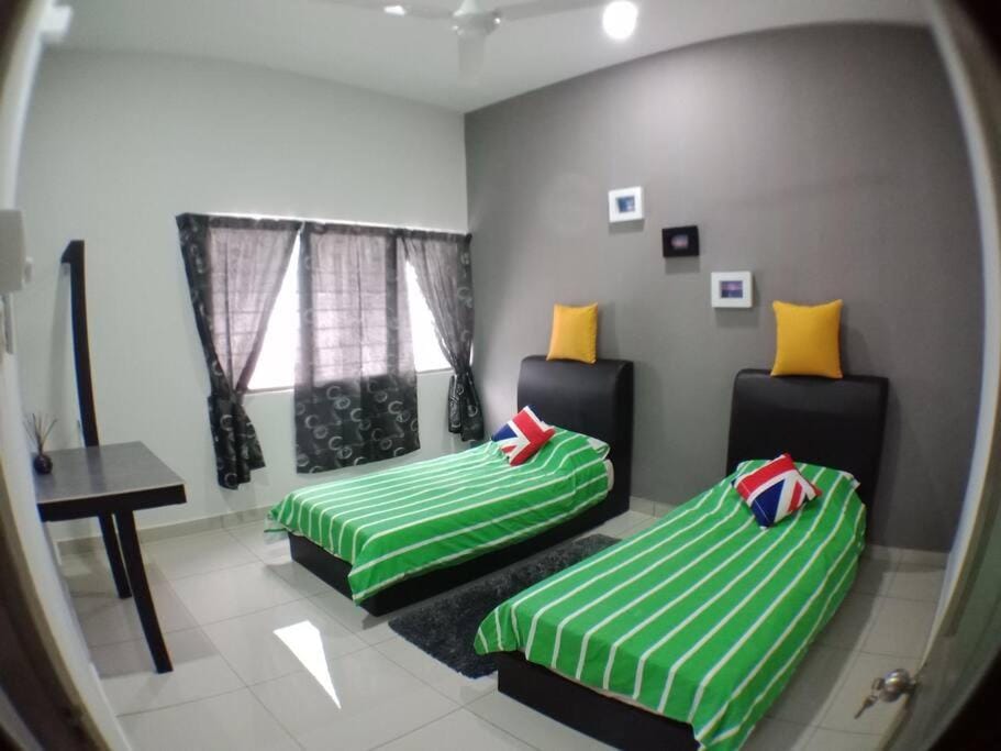 AVENUE HOMESTAY 5 Room 4 Toilet 4 MINUTES TO TOWER House in Perak Tengah District