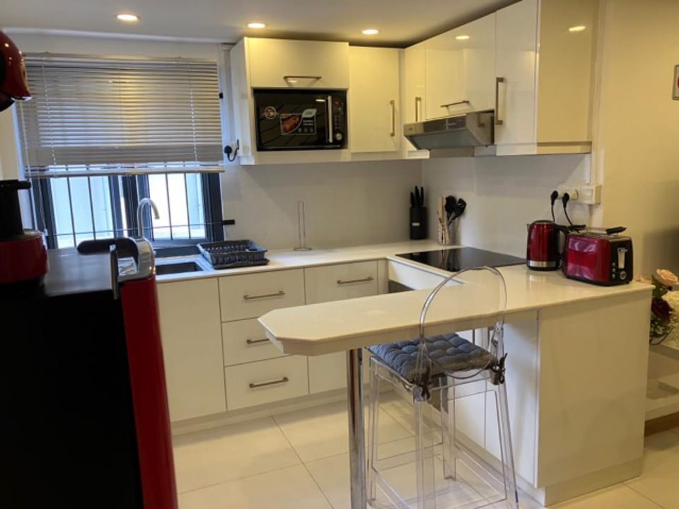 Coffee/tea facilities, Kitchen or kitchenette, minibar, stove, toaster
