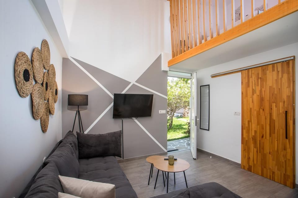 TV and multimedia, Seating area