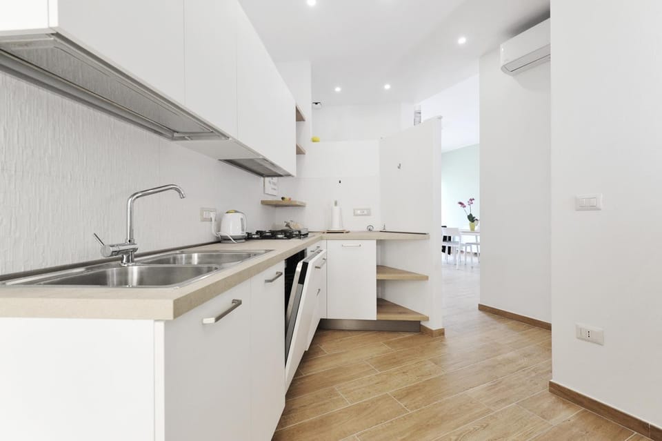 Kitchen or kitchenette, dishwasher, stove