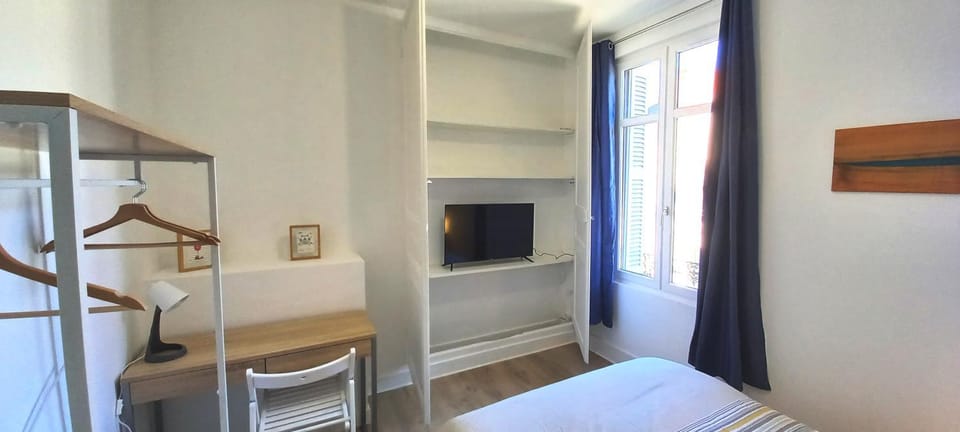 TV and multimedia, Photo of the whole room, Bedroom, wardrobe