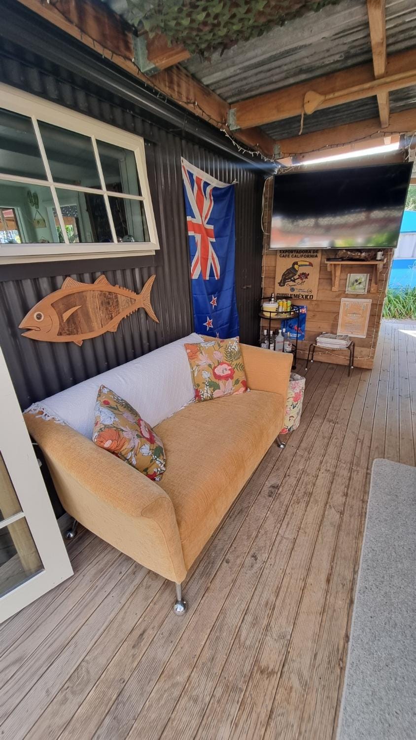 Day, Living room, Seating area