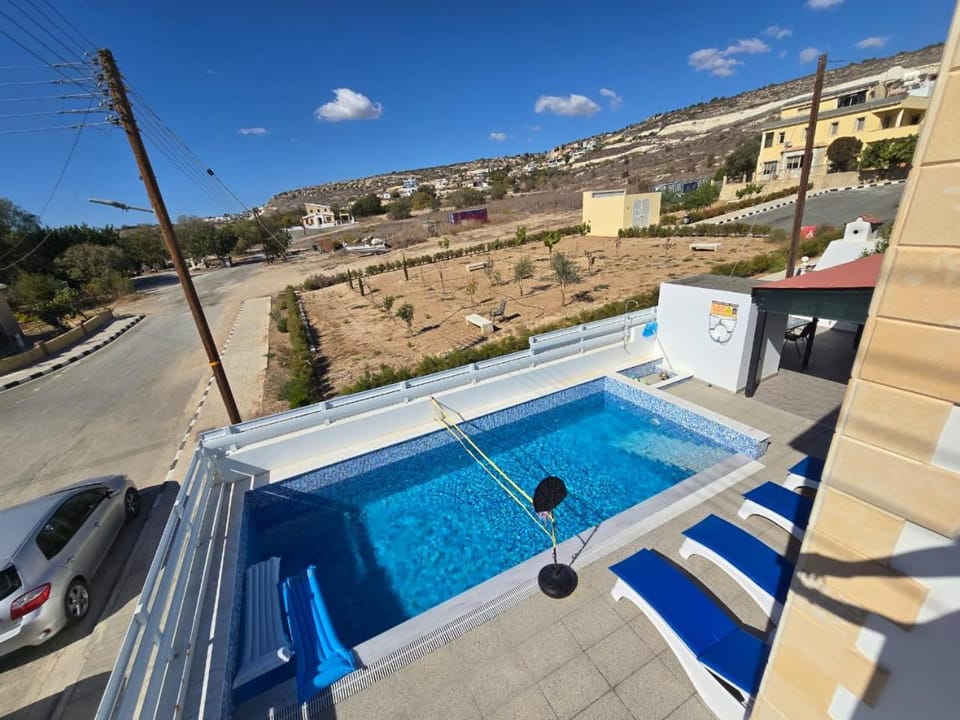 Michael Angelo Luxuri Villa 4 bedroom Villa in Yeroskipou