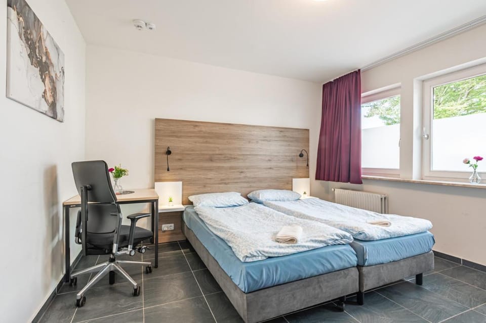 Bed, Photo of the whole room, towels