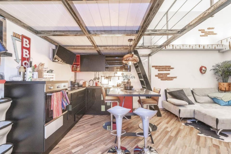 Communal lounge/ TV room, Kitchen or kitchenette, Seating area, Dining area, minibar, oven, pet friendly