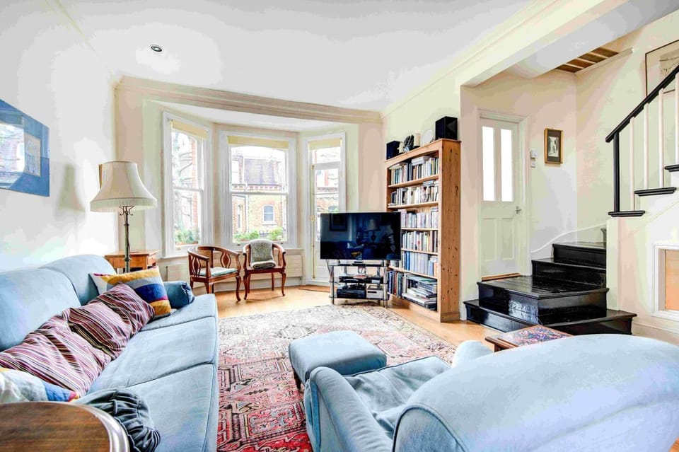 GuestReady - A charming home in Fulham Town House in London