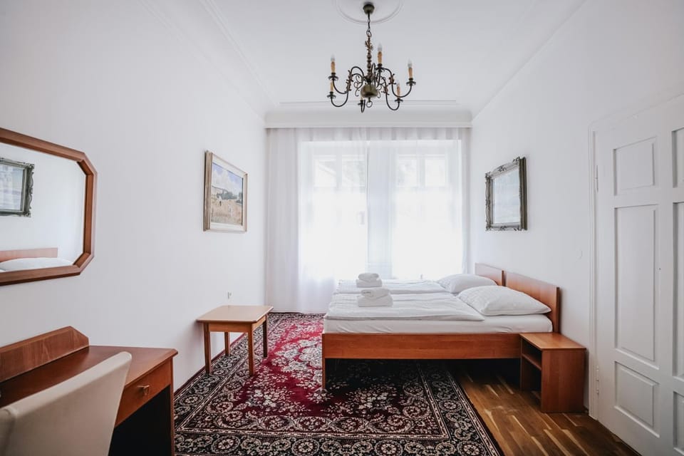 Bed, Photo of the whole room, Seating area, towels
