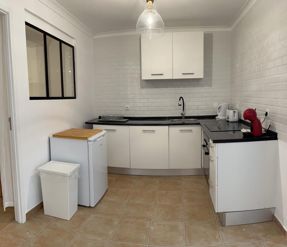 Accommodation in Sesimbra - Two Double Bedroom Apartment in Setubal District