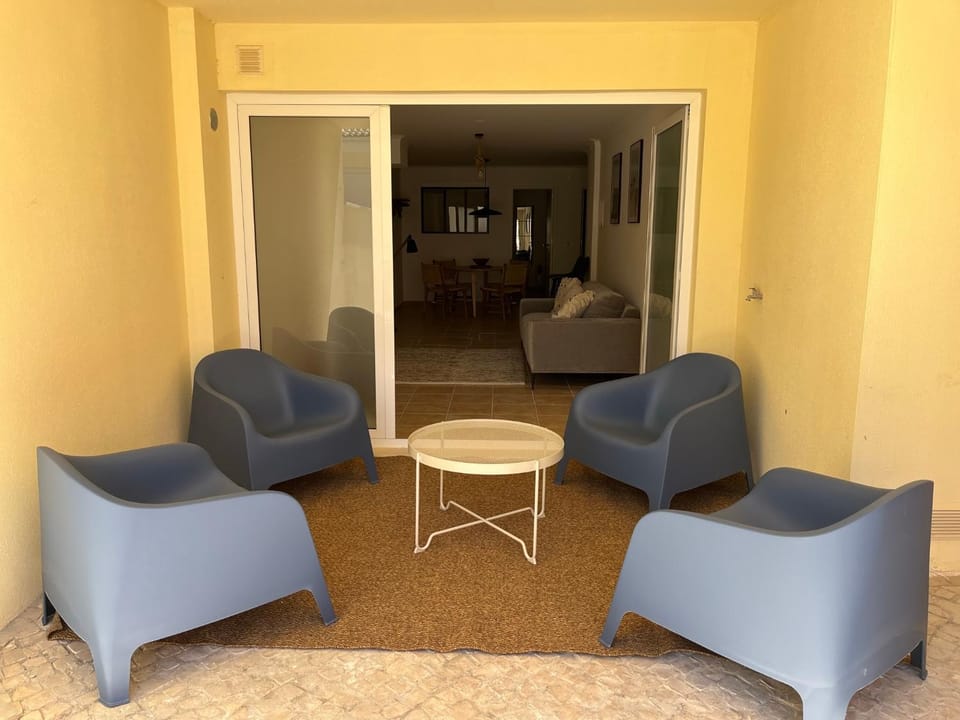 Accommodation in Sesimbra - Two Double Bedroom Apartment in Setubal District