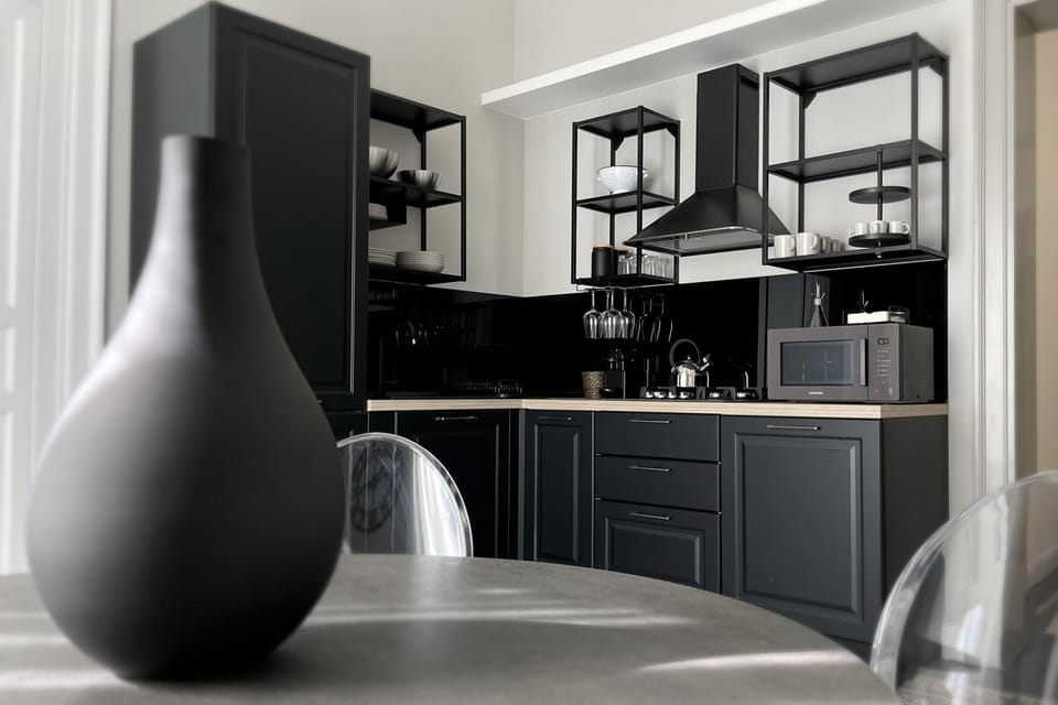 Kitchen or kitchenette, minibar, kitchen