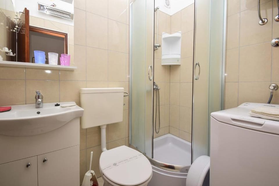 Shower, Toilet, Bathroom, washing machine