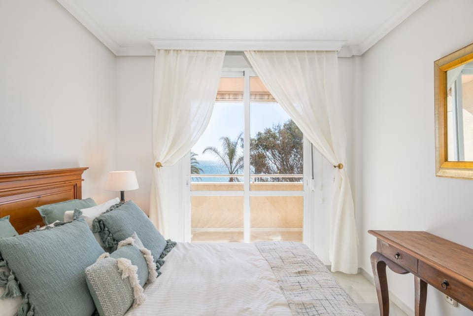 Bed, Photo of the whole room, Bedroom, Sea view