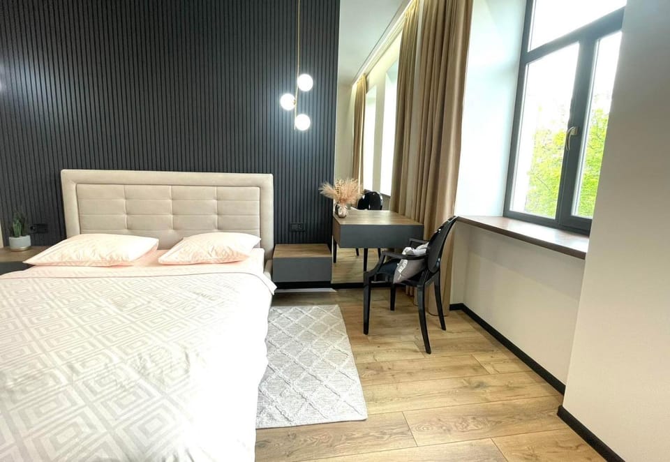 Bed, Seating area, Bedroom, hair dresser