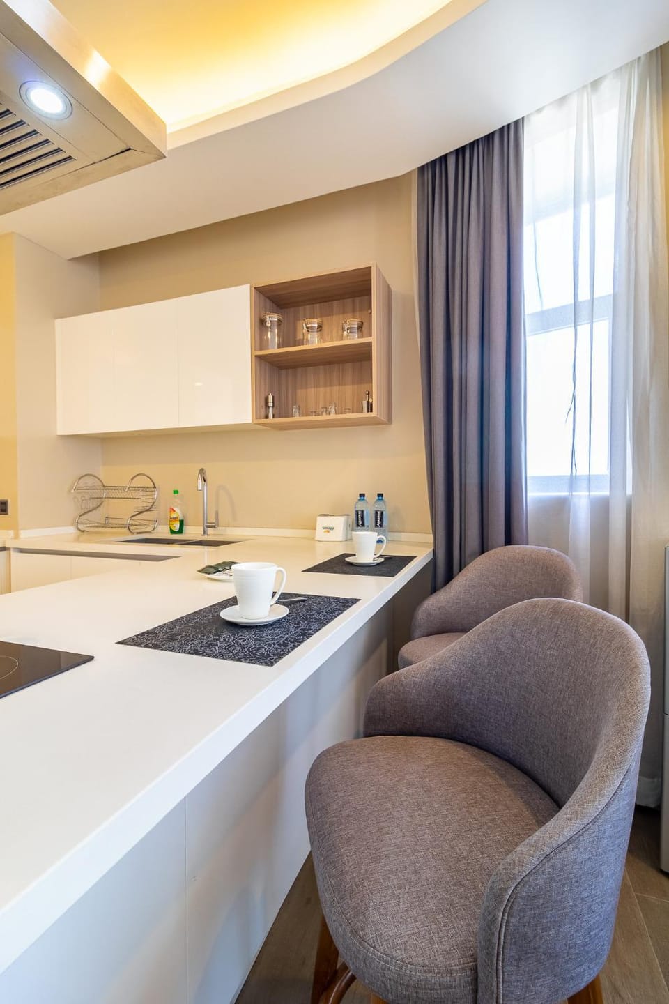 Kitchen or kitchenette, Seating area, Dining area