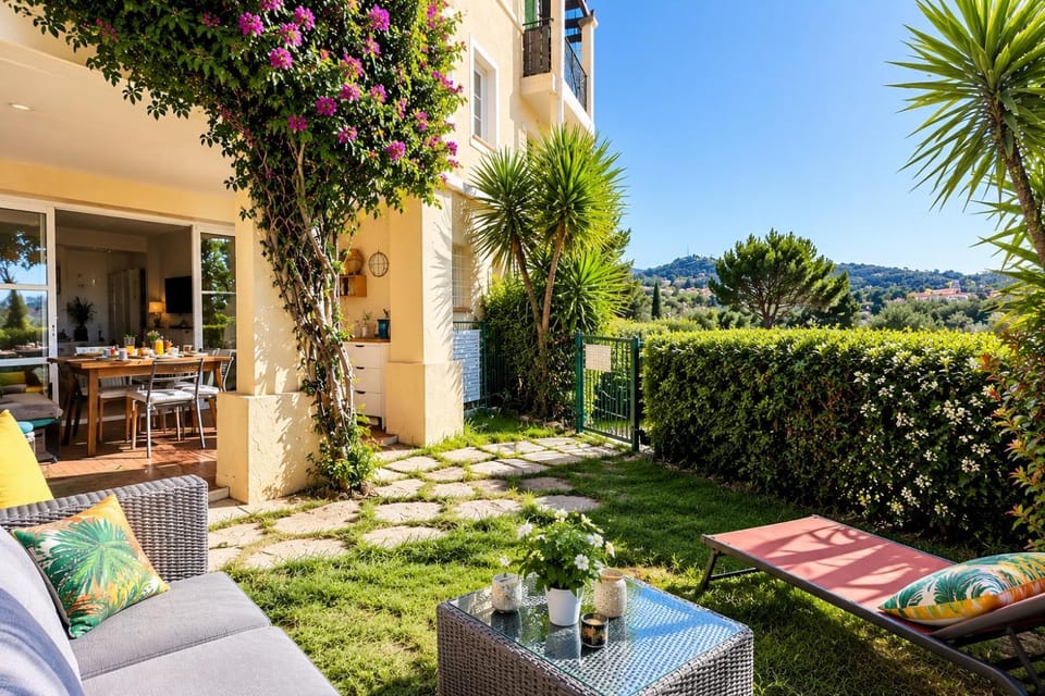 Property building, Patio, Natural landscape, BBQ facilities, Garden, Balcony/Terrace, Dining area, Garden view, Sea view, Sea view, Inner courtyard view