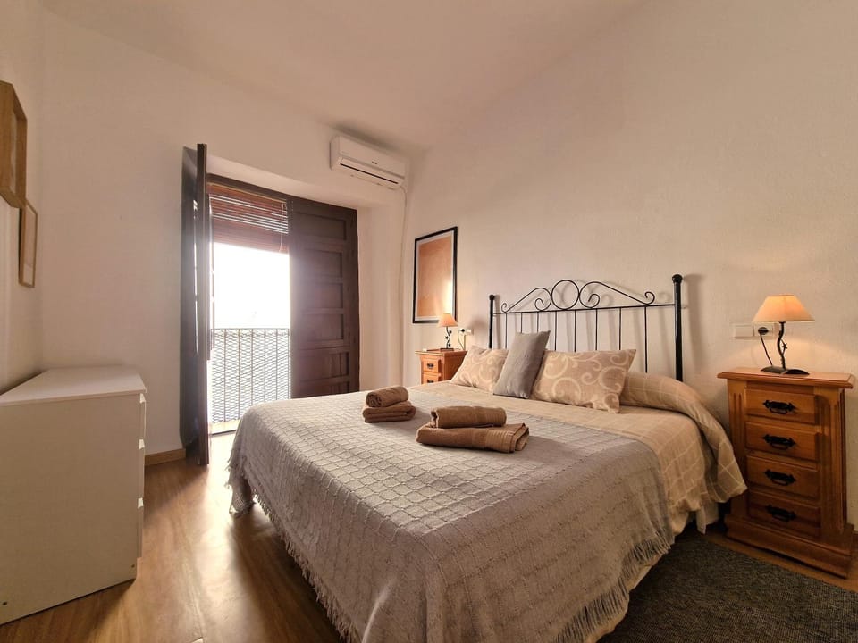 Bed, Balcony/Terrace, Bedroom, air conditioner