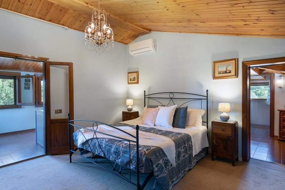 Bed, Photo of the whole room, Bedroom, air conditioner