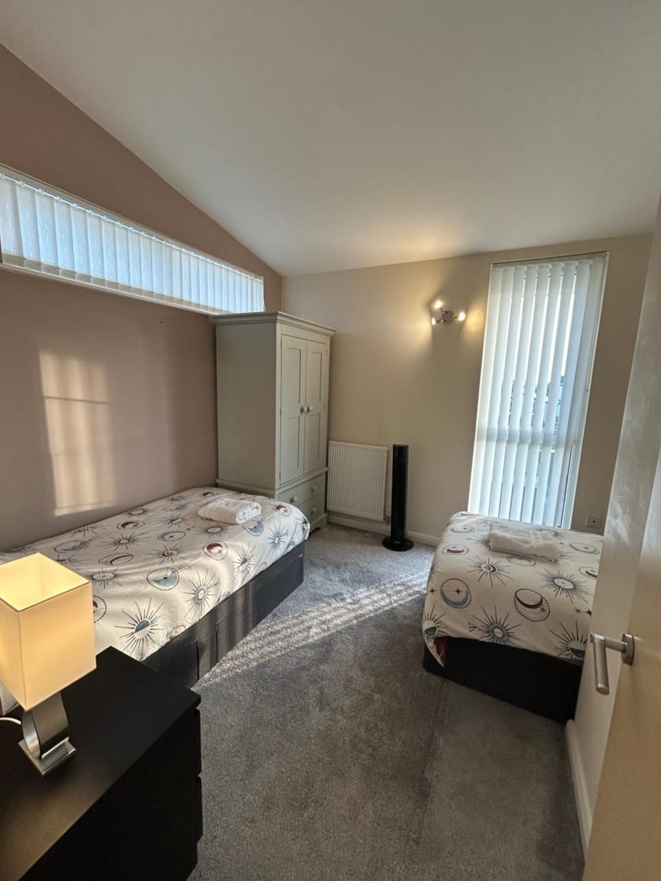 Comfortable 3-Storey House with Free Car Parking House in Manchester