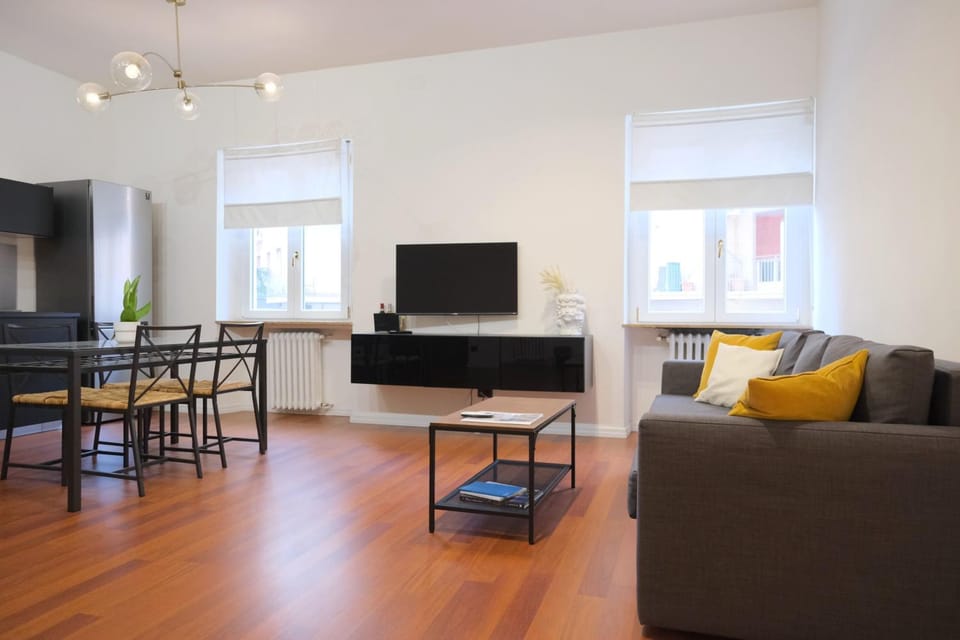 Communal lounge/ TV room, TV and multimedia, Living room, Dining area