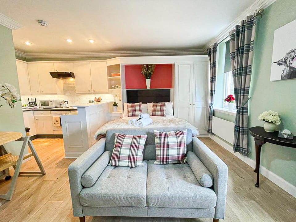 Bed, Seating area