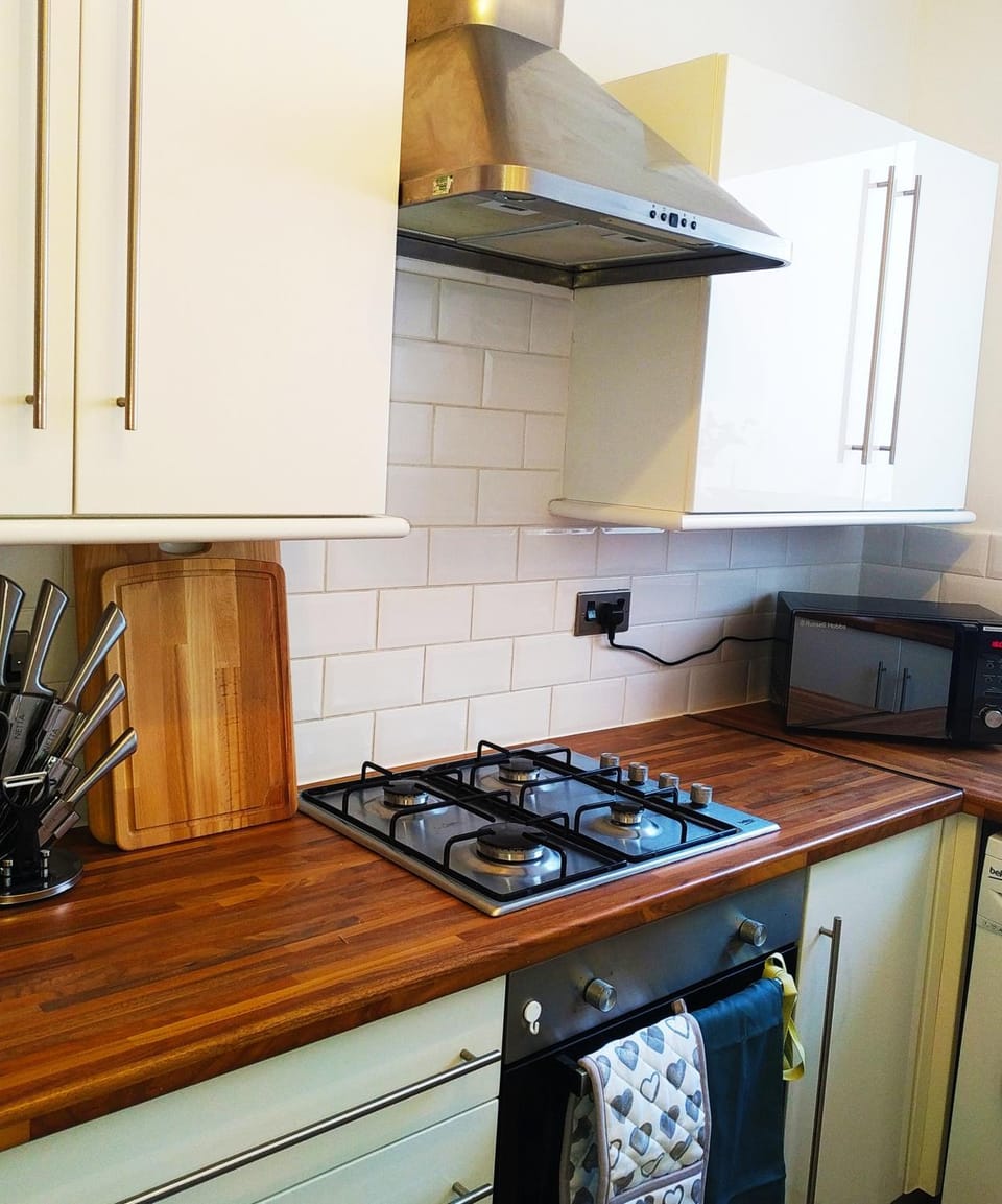Coffee/tea facilities, Kitchen or kitchenette, minibar, pet friendly, stove, kitchen