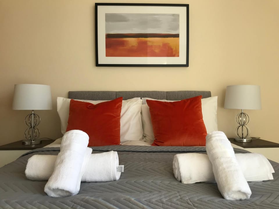 Bed, Bedroom, towels
