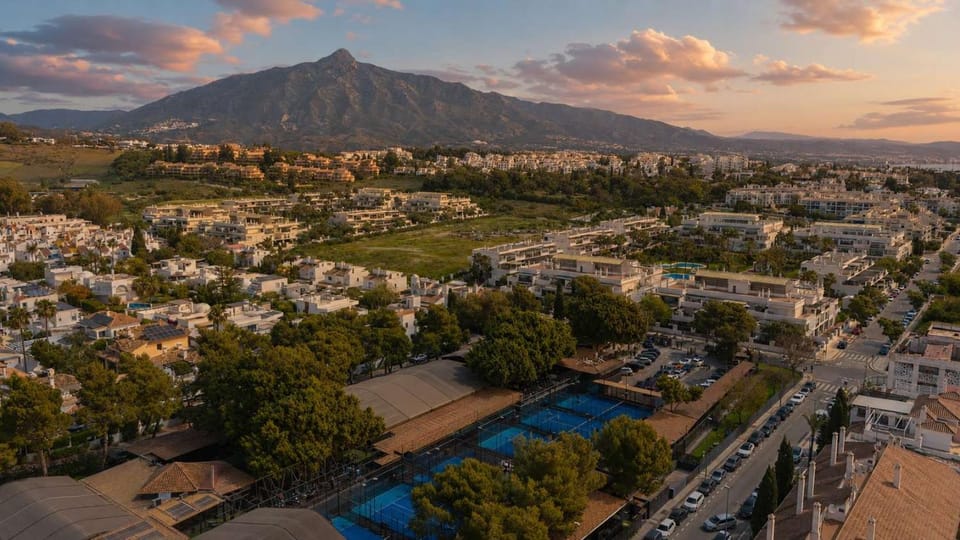 Spacious apartment Gym Paddel Club Beach Wifi Park Apartment in Marbella