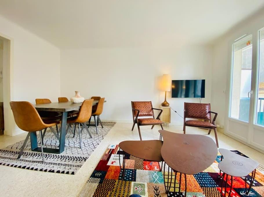 TV and multimedia, Living room, Dining area