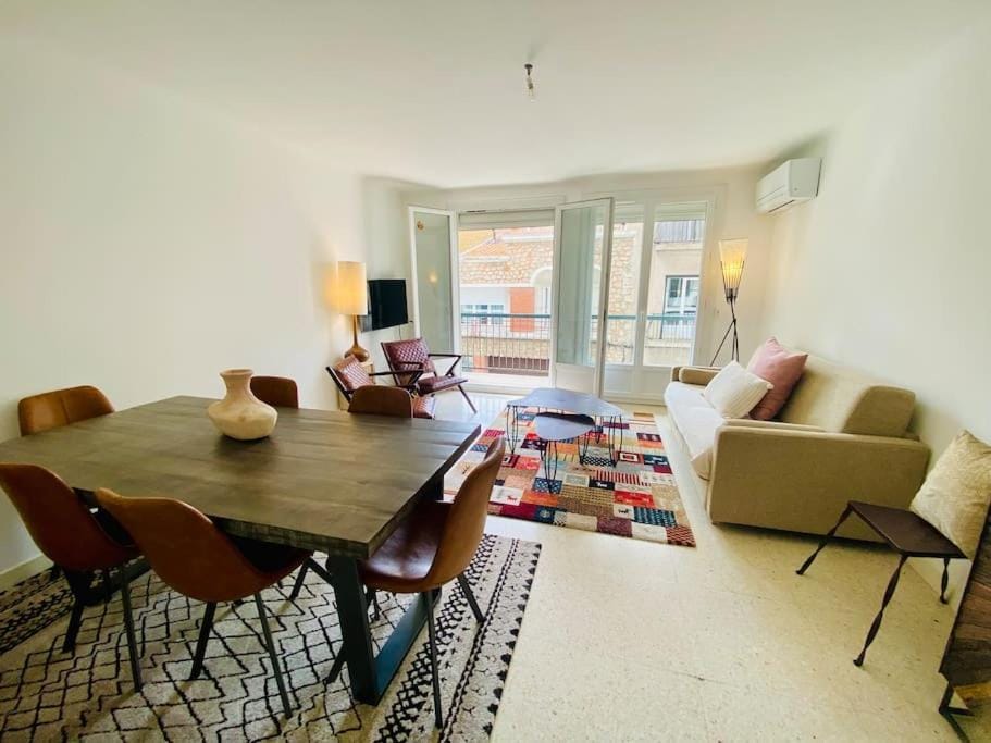 TV and multimedia, Living room, Dining area
