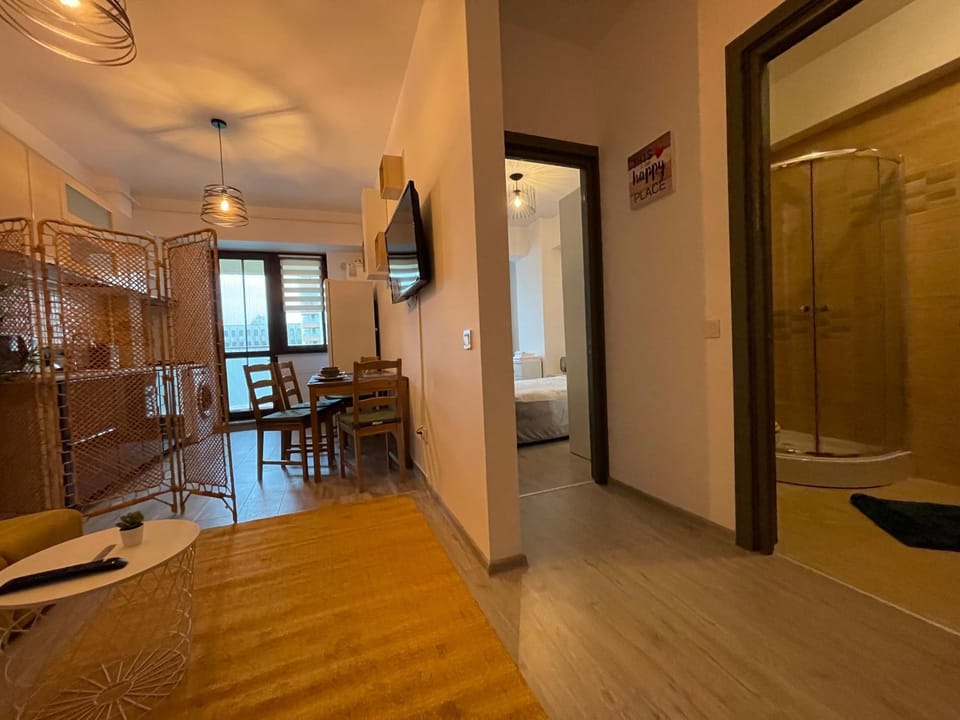 Bed, Bathroom, Living room, Photo of the whole room, Seating area, Dining area, Bedroom