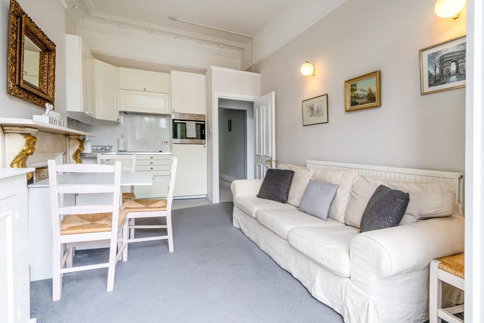Bright 2 bedroom flat with terrace in Notting Hill Apartment in City of Westminster