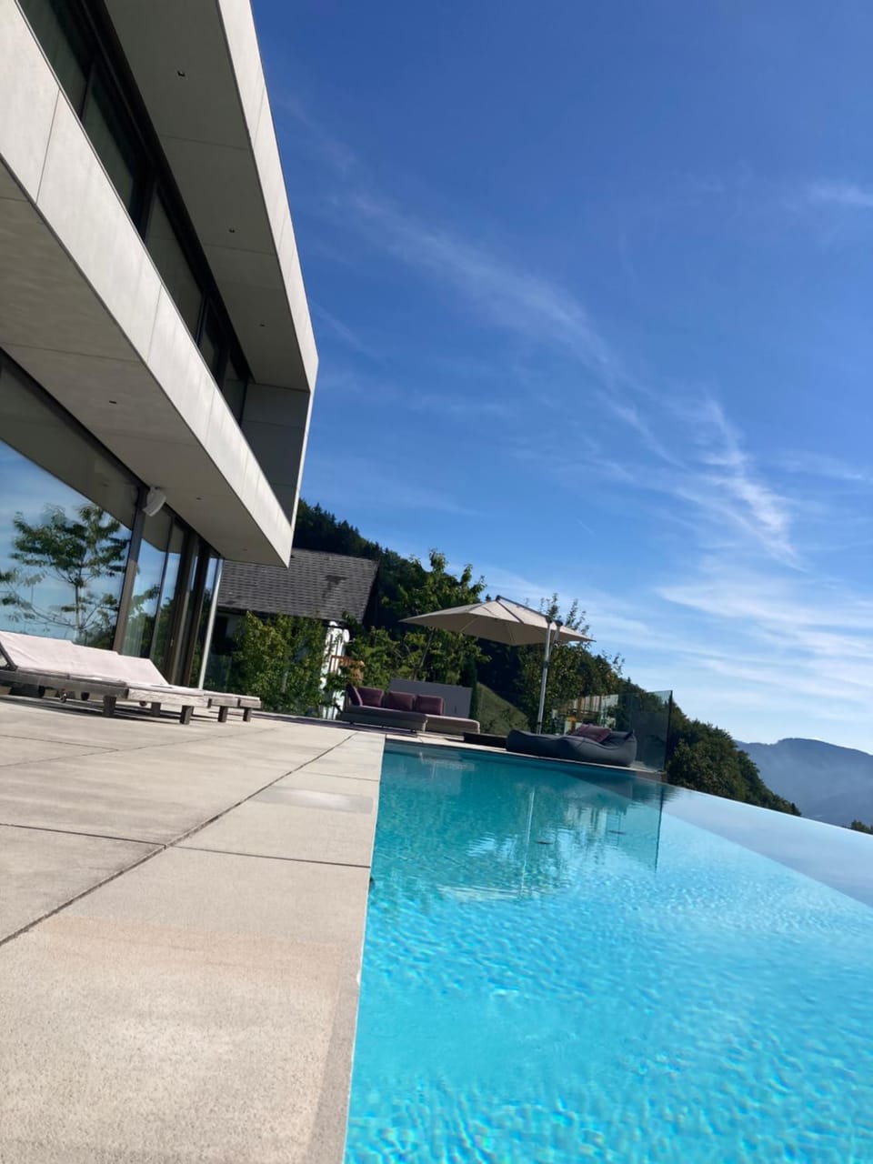Property building, Balcony/Terrace, Pool view, Swimming pool, Swimming pool, sunbed