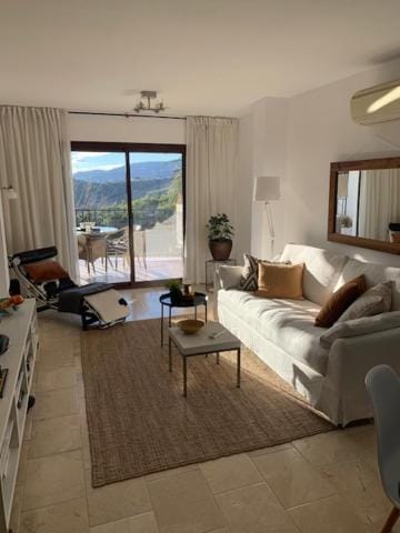 Living room, Mountain view