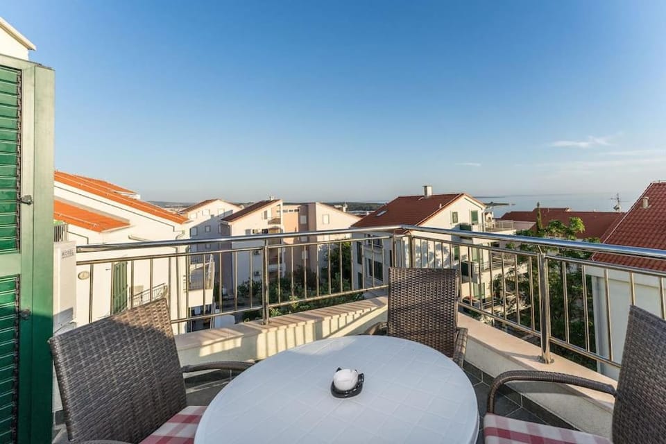 Lucian, sea view ap. for 4 Apartment in Novalja