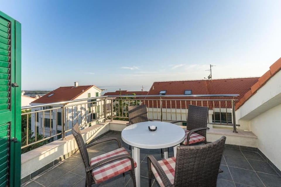 Lucian, sea view ap. for 4 Apartment in Novalja