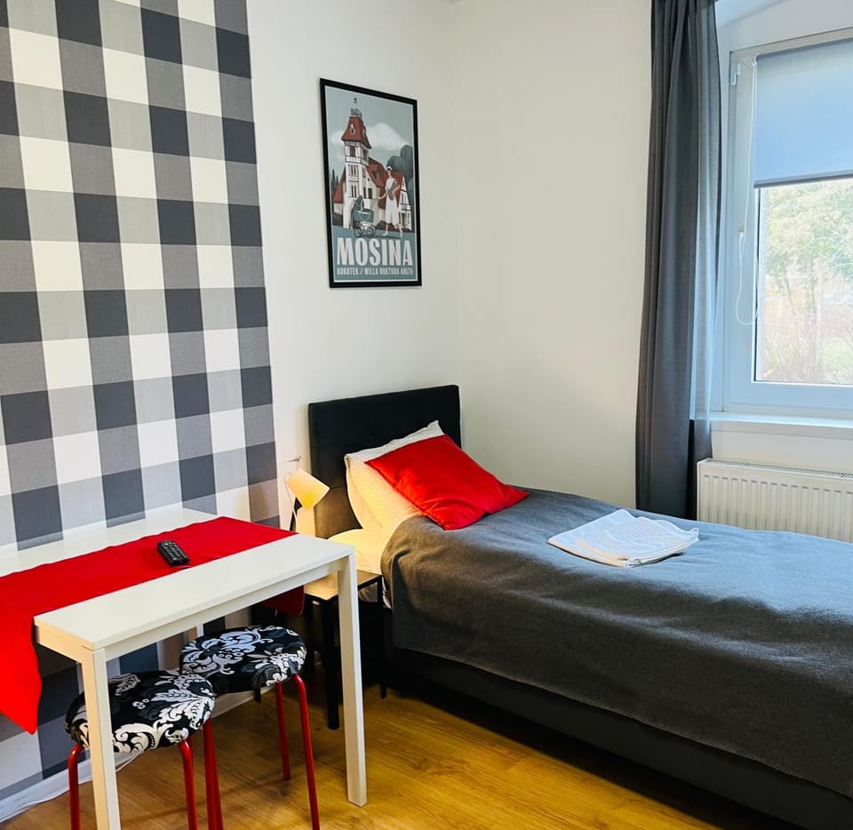 Bed, Photo of the whole room, towels