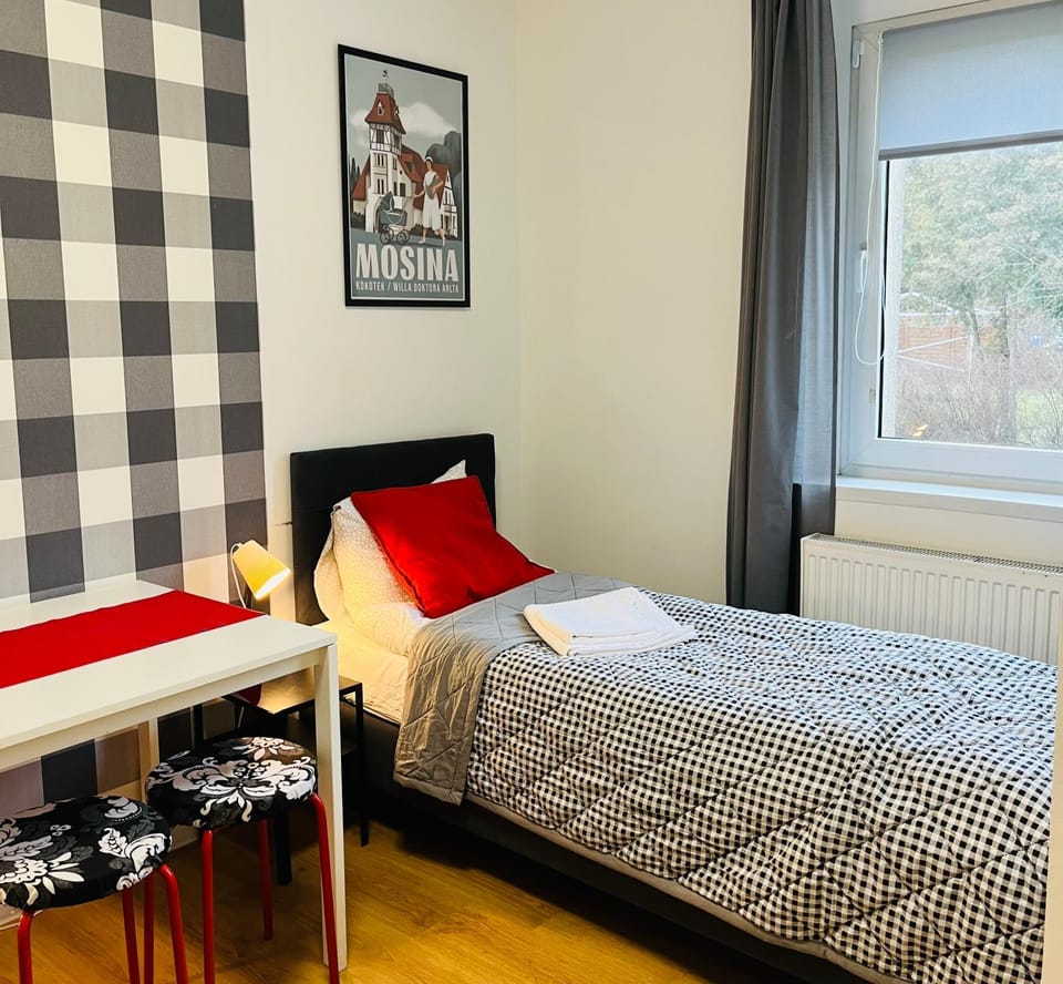 Bed, Photo of the whole room, towels