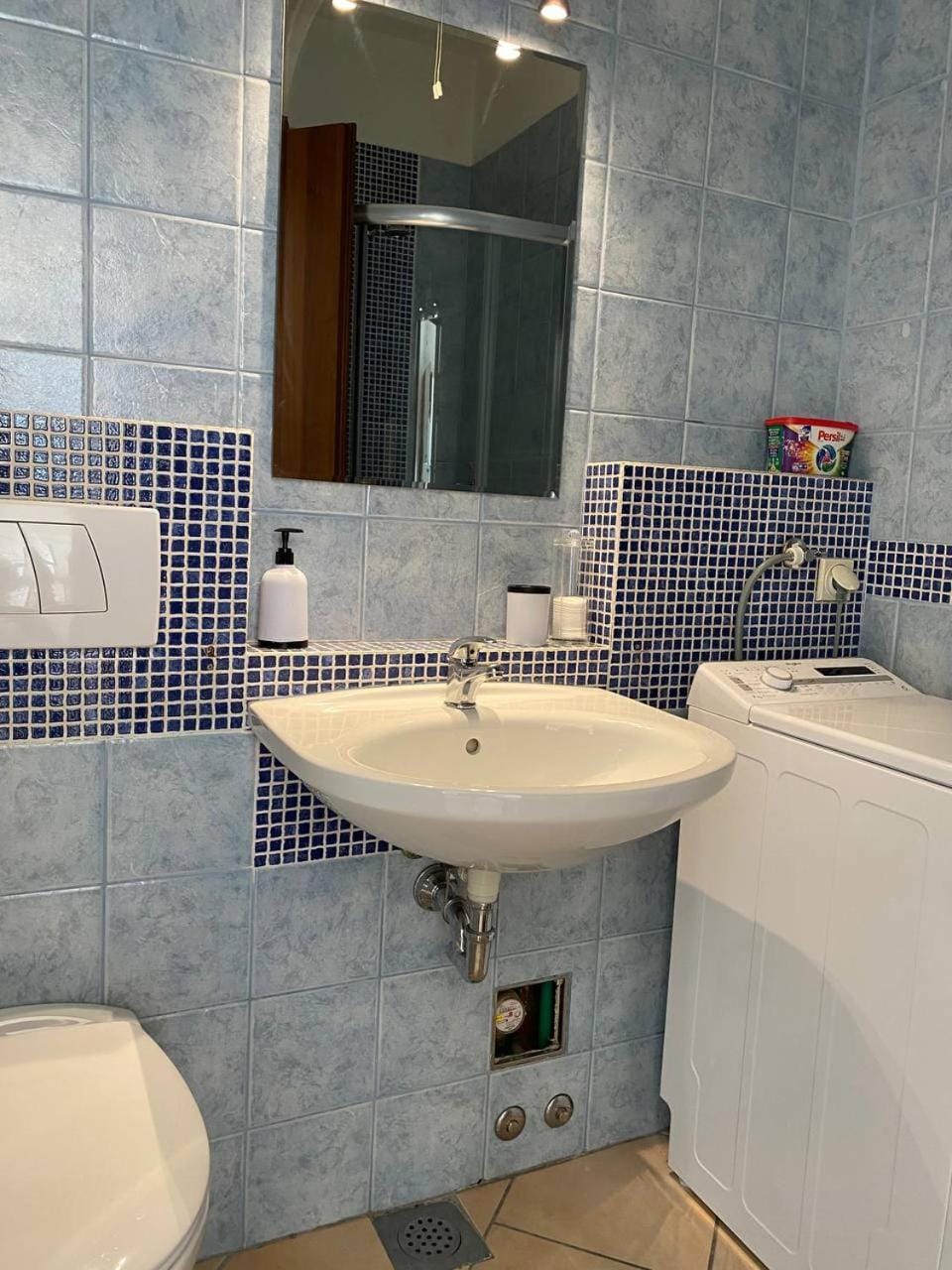Toilet, Bathroom, washing machine
