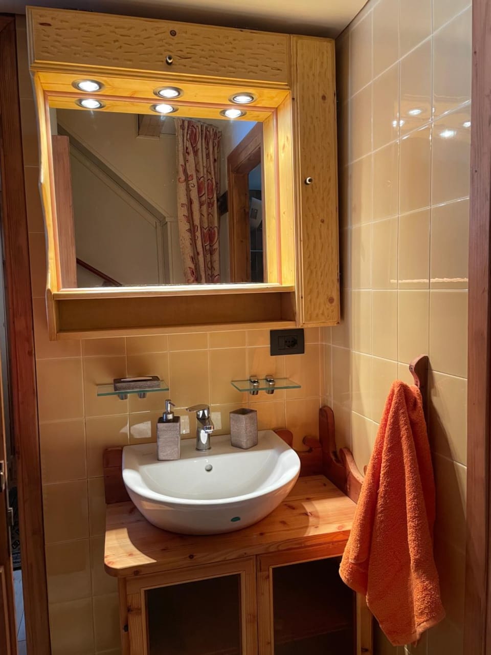 Bathroom, towels