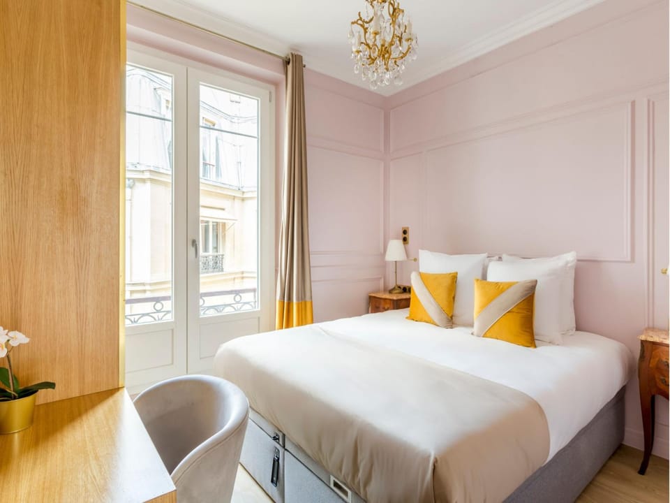Bed, Photo of the whole room, Bedroom