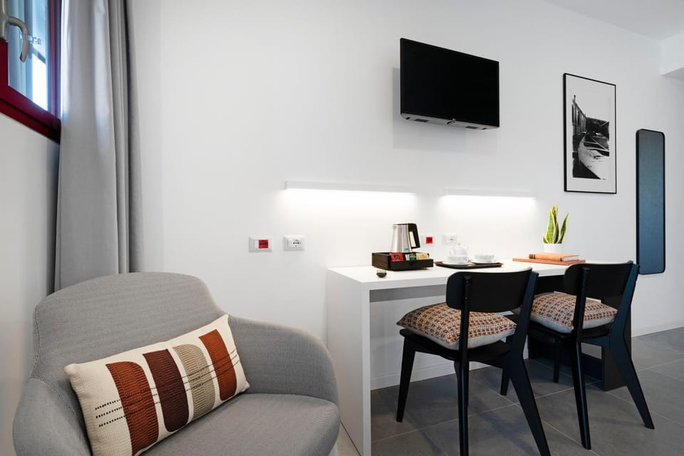 TV and multimedia, Seating area