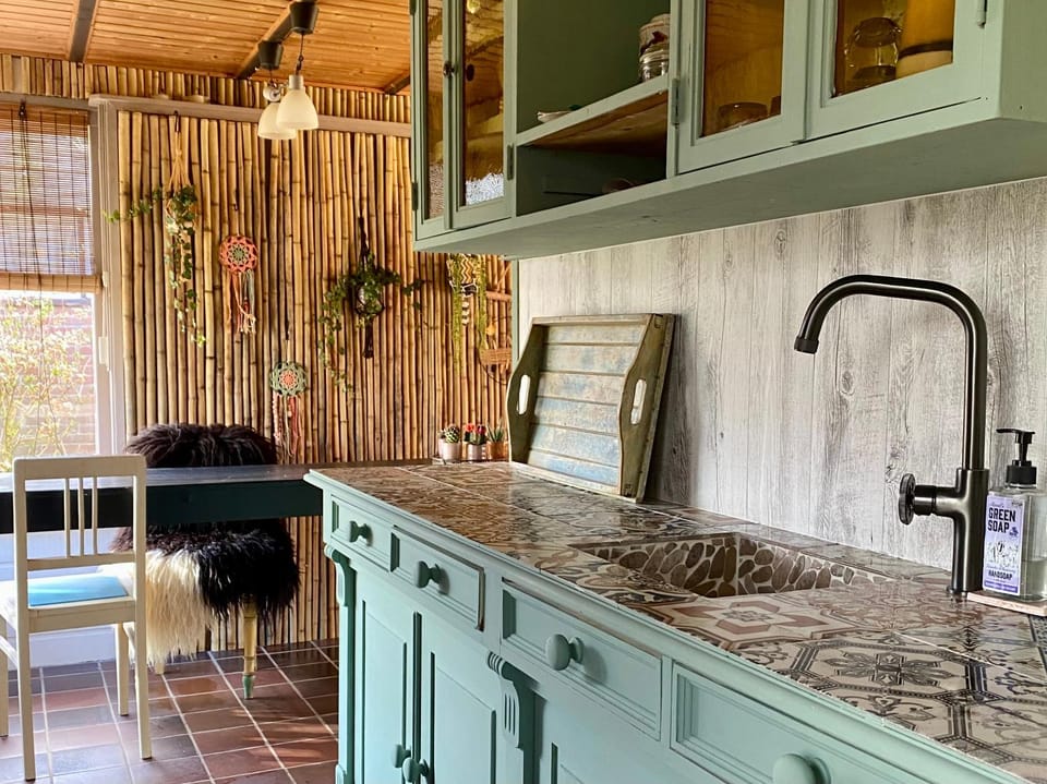 Kitchen or kitchenette, Seating area, Dining area