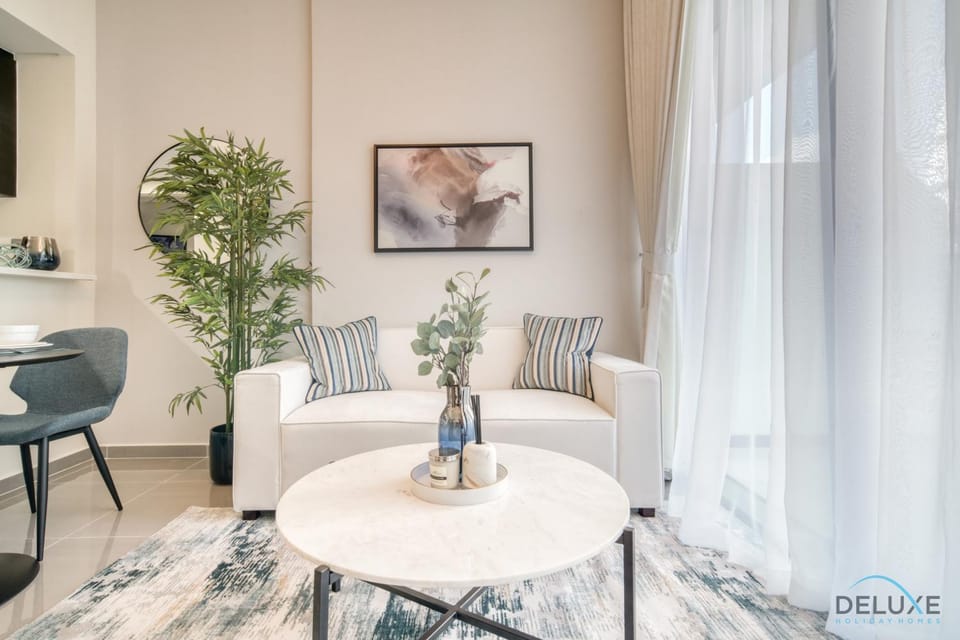 TV and multimedia, Living room, Seating area, Evening entertainment