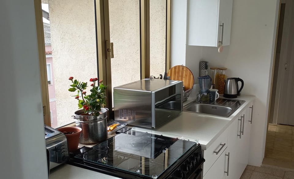 Coffee/tea facilities, Kitchen or kitchenette, minibar, pet friendly, stove, Internal: Not applicable to any particular room