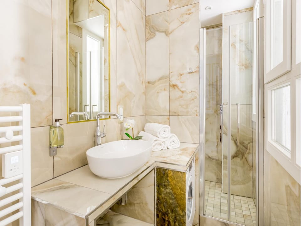 Shower, Bathroom, towels