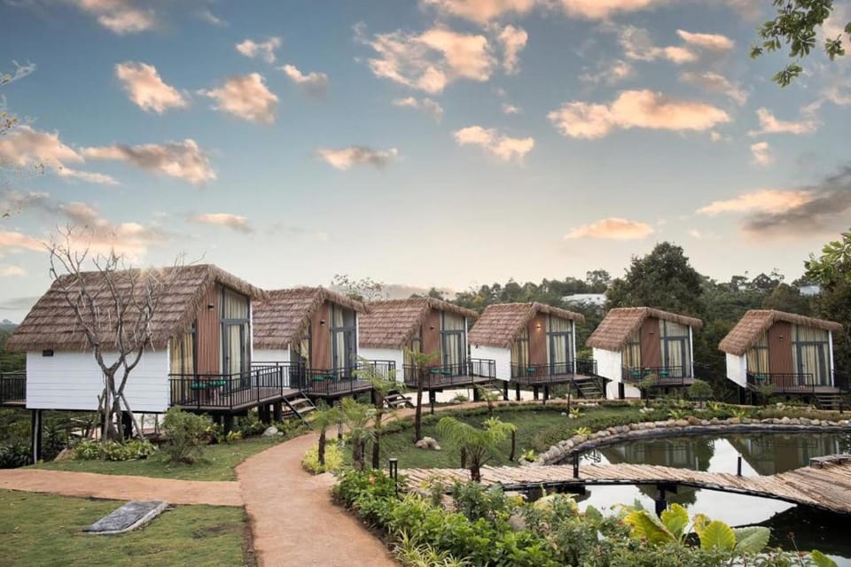 Property building, Spring, Day, Natural landscape, Children play ground, Garden, Garden, Hiking, Garden view, Inner courtyard view