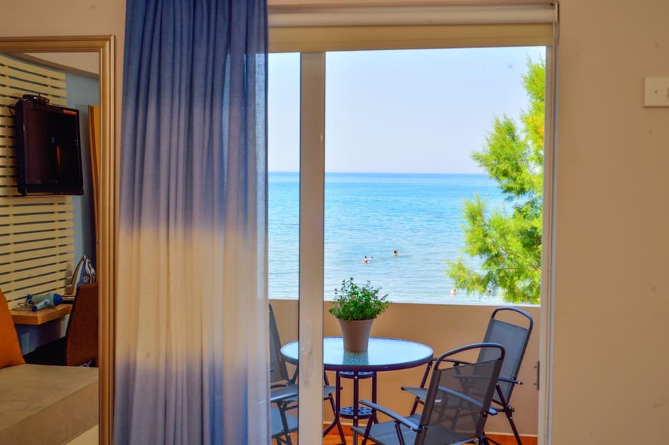 View (from property/room), Balcony/Terrace, Sea view