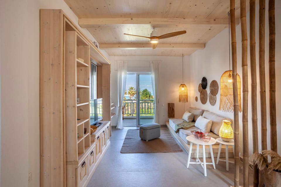 Bed, Living room, Photo of the whole room, Seating area, Bedroom